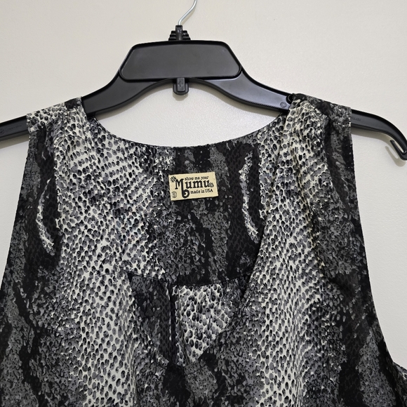 SHOW ME YOUR MUMU Sleeveless Snakeskin Bold Exotic Edgy V Neck Hi Lo Top S Black - Picture 10 of 14